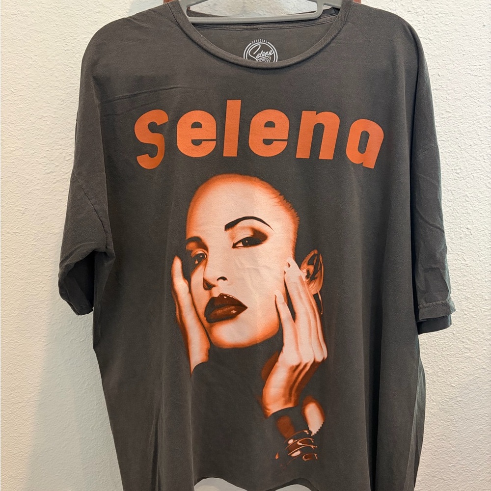 NWOT - Selena Museum Exclusive Graphic size XL